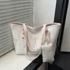 Bolsa Tote de Gran Capacidad para Mujer 2026 Nueva Tendencia Bolso Transfronterizo de Hombro Rayado Elegante de Alto Valor