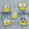 Broche de rana de dibujos animados transfronterizo, una insignia metálica de rana pequeña divertida y peculiar para decorar mochilas y ropa