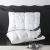 Comercio Exterior Transfronterizo Mismo Estilo Hotel Cinco Estrellas Núcleo de Almohada Cervical de Terciopelo y Plumas Adulto Almohada Retorcida Anticolapso Venta al por Mayor Almohada