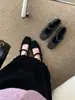 Sapatos Peludos para Roupas de Exterior Femininas 2025 Novo Outono e Inverno Retro Francês Elegantes Sapatilhas de Bico Quadrado Sapatos Mary Jane