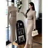 Vestido de Punto Estilo Coreano de Cuello Alto Ajustado para Mujer Primavera 2026 Nuevo Sexy Suéter Base Vestido Largo