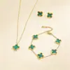 Collar, Pulsera, Pendientes de Acero de Titanio con Trébol de Cuatro Hojas y Madreperla, Juego de Tres Piezas para Mujer, Moderno, Sencillo, Lujo Ligero, Juego de Joyería Plano