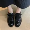 2026 Nuevos Zapatos Clásicos Mocasines para Mujer con Punta Redonda, Diseño de Costura Lateral, Estilo Nicho con Cordones, Boca Profunda, Tacón Grueso Brillante