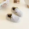 Zapatos Birkenstock para niños zapatos para niñas zapatos de algodón zapatos peludos para bebés niños 2026 nuevos mocasines de otoño e invierno con forro polar para abrigar