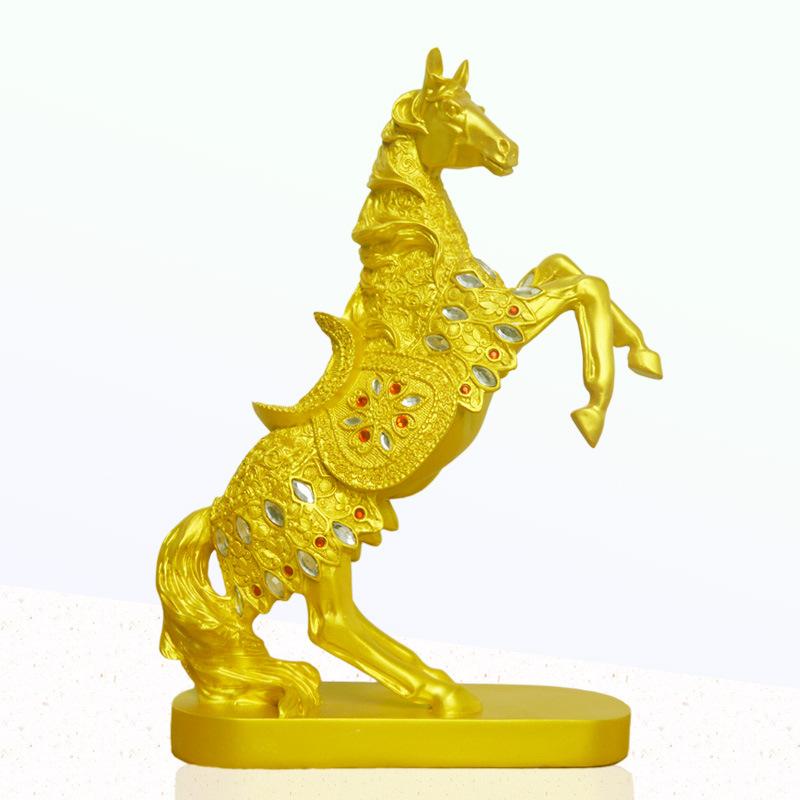 立马黄金色主图