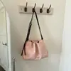 Bolsa Casual de Verão Franzida Feminina 2026 Nova Versátil para o Dia a Dia Bolsa Transversal Popular de Ombro Único para o Trabalho Bolsa Nuvem