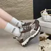 Zapatos tipo "dad shoes" de malla de cuero sintético estilo europeo, suela gruesa, punta redonda, lindos y peculiares para mujer, nueva colección otoño 2026, zapatillas casuales cómodas y versátiles