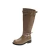 Hebilla de cinturón de estilo retro europeo y americano, botas de montar para mujer, colección de otoño 2026, botas de moda versátiles de tacón grueso, botas nuevas y elegantes de caña alta