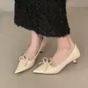 Zapatos de tacón de aguja con punta fina y lazo estilo francés para mujer, para llevar con faldas, tacones medios-altos, charol suave, sencillos, para el trabajo, tacones bajos, zapatos de mujer