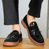 Novos sapatos de couro de cano baixo para quatro estações com franjas, masculinos estilosos, casuais de negócios, formais, com padrão de crocodilo, slip-on, sapatos de dirigir
