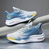 Zapatos de hombre de primavera, nuevos, ligeros, con tejido de mosca, informales, transpirables y cómodos, para comercio exterior, venta al por mayor de zapatos transfronterizos para hombre.