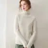 Suéter de malha 100% caxemira pura para mulheres, adequado para o trajeto para o trabalho, com gola alta sobreposta, mangas compridas e design de cor sólida