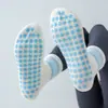 Calcetines deportivos de yoga profesionales para mujer, calcetines antideslizantes hasta la pantorrilla con rayas de encaje para fitness en interiores, correr y Pilates