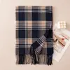 Chal de imitación cachemir, nuevo estilo de invierno, bufanda a cuadros elegante para mujer, estilo coreano de otoño e invierno, adecuado para estudiantes y parejas, calentador de cuello cálido