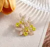 Dongdaemun - Elegante broche de mariposa de alta gama para mujer, 2024, nuevo diseño de nicho, accesorios de ramillete