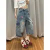 Shorts Jeans de Sarja com Bordado Fofo de Gato Kt Tema Carpa Tendência para Mulheres, Verão 2026, Multi-Bolsos