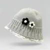 Sombrero de pescador de punto con flor para otoño e invierno para niñas, sombrero para niños que cubre las orejas y hace que la cara se vea más pequeña, lindo sombrero de pescador para bebé con borde de encaje