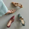 Sandália Mary Jane Feminina com Tiras Cruzadas em Couro Lavado Estilo Francês 2026 Primavera/Verão Salto Médio Fino Bico Fino Couro Genuíno Fechada
