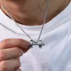 Suministro transfronterizo tendencia de moda colgante de mancuerna de acero de titanio collar de personalidad para hombre joyería fabricantes suministro directo