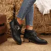 Botas Chelsea Femininas Outono 2026 Novas de Tamanho Grande com Salto Médio Bloco e Fivela, Estilo Europeu e Americano Bico Fino com Tachas, Botas Femininas de Comércio Exterior