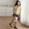 Trench coat curto cáqui para meninas, nova coleção de outono 2026, design moderno e estiloso em estilo britânico com gola alta para meninas mais velhas
