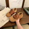 Zapatos planos retro estilo bosque de lunares con tiras retorcidas, punta redonda, suela suave y diseño plano, perfectos para combinar con vestidos para el uso diario.