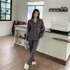 Nuevos pijamas de terciopelo de isla para otoño e invierno para mujer, diseño estampado de moda, se pueden usar afuera, holgados y cálidos, conjunto de dos piezas para casa