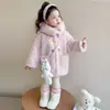 Casaco de Algodão Engrossado para Meninas Inverno 2026 Nova Roupa Infantil Jaqueta de Algodão Estilosa com Capuz Jaqueta Acolchoada de Algodão Quente para Menininha