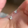 Pendientes de botón de estrella de cuatro puntas mini más vendidos de Xiaohongshu para mujer, diseño nicho simple, sentido del diseño, estrella, circón, pendiente para el día a día, moderno