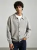 Camisa tipo polo de manga larga para hombre con textura, corte slim, estilo americano, disponible en stock, cruce de fronteras. Suéter tejido con cuello camisero. Chaqueta cárdigan de punto fino.