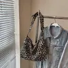 Bolso de Lona con Estampado de Leopardo para Mujer 2025 Nuevo Estilo Coreano Gran Capacidad Bolso Cruzado para Clase Viajes al Trabajo Bolso de Hombro Axila