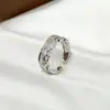 Anillo Cruzado de Doble Capa Apilado Geométrico Retro con Diamantes Completos para Mujer, Chapado en Cobre Dorado, Anillo de Lujo Ligero Exquisito Estilo Maillard