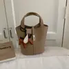 Bolsa bucket estilo cesta da moda para mulheres, nova coleção outono 2026, bolsa de ombro estilo coreano, cor sólida simples, bolsa transversal de nicho