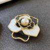 Moda Coreana Broche de Concha Camélia alta qualidade Pérola Natural de Água Doce Acessórios para Peito de Casaco Feminino