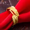 Joyería chapada en oro al por mayor, Anillo abierto de pluma con mensaje de amor de oro de imitación, Anillo de oro de arena vietnamita para mujer