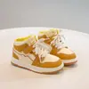 Tênis Infantil 2025 Outono e Inverno Novos Sapatos Esportivos Casuais Populares Versáteis Sola Grossa Sapatos de Treinamento Moral Sapatos Masculinos
