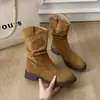 Botas de tornozelo estilo deserto, botas femininas estilo Martin com saltos grossos, botas retrô de cano médio estilo britânico para outono e inverno, novo modelo que acentua os pés