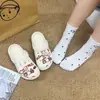 Conejo Miffy Cuadros Rojos Lindo, Moño de Manzana Lindo, Zuecos Versátiles, Charms Lindos para Zapatos Ins DIY