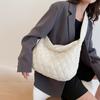Bolso de mujer Otoño 2022 Nuevo estilo coreano de gran capacidad con bordado rómbico y acolchado de algodón, bolso de nube para mujer, bolso de un solo hombro bajo el brazo