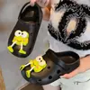 Novas Sandálias Tamanco de Verão para Mulheres 2026, Meias Pantufa Fechadas na Ponta, Solado Macio para Exterior, Estilo Cartoon de Celebridade da Internet para Praia