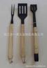 P-011Fc Mango de Madera Acero Inoxidable Herramientas para Asar, Herramientas para Barbacoa BBQ Pala Tenedor Cepillo Pinza Raspador Spray Teflon Antiadherente Herramientas para Asar