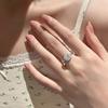 Nuevo anillo cuadrado de diamantes brillantes para mujer, pequeño anillo cuadrado de azúcar, anillo ligero de lujo para mujer, anillo para la vena del dedo índice, anillo de diseño de nicho.