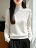 Pavo real extendiendo su cola patrón de pedrería caliente ojo hermoso llamativo cuello redondo otoño e invierno simple versátil brillante diseño exquisito top casual mujer