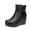 Botas Femininas de Couro Macio com Salto Plataforma e Salto Médio Estilo Novo Outono e Inverno 2025 Plataforma Solado Macio Versátil para Mãe Primavera e Outono Tamanho Grande Botas Individuais