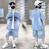 Colete fino da moda para meninos para usar ao ar livre, novo estilo soltinho para crianças mais velhas, conjunto de verão estiloso e legal de três peças