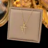 Collar de acero de titanio nuevo sin decoloración para mujer, cadena de clavícula ligera de lujo de verano, nicho, todo-partido, joyería de temperamento de alta gama