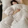 Conjunto de quatro peças de veludo de leite com relevo de inverno 2026 novo conjunto de três peças com capa de edredom e lençol de cama de fleece de coral espessado em ambos os lados