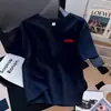 Camiseta Branca de Algodão Manga Curta Ombro Direito para Mulheres Verão 2025 Novo Estilo Quente Cor Damasco Leitoso Top Versátil de Textura Solta Ins