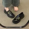 Sapatos de Couro Pretos Brilhantes Diários que Aumentam a Altura Estilo Retrô Versáteis Sapatos Sociais de Couro Estilo Britânico Sapatos Casuais Loafers com Solado Grosso que Aumentam a Altura para Mulheres