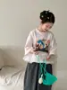 Camiseta Infantil Mo Xiaomeng 2026 Verão Meninos e Meninas Estilo Coreano Estampa de Desenho Animado Top Infantil Gola Redonda Solto Manga Curta
